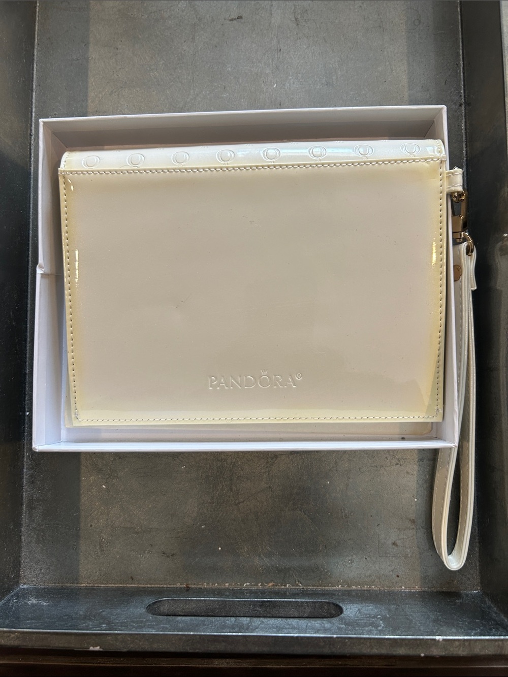 Pandora 'Filled with Love' NIB Ivory Envelope Clutch NIB - Picture 4 of 6